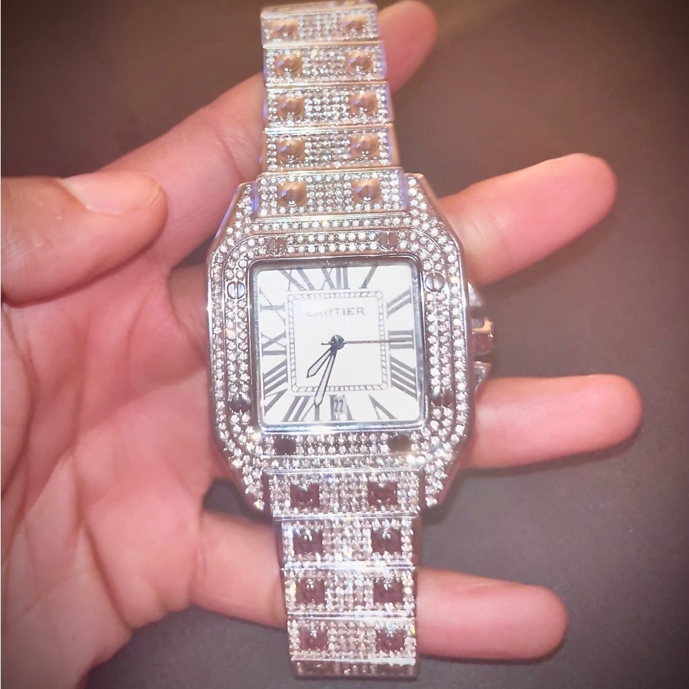 Cartier buss down